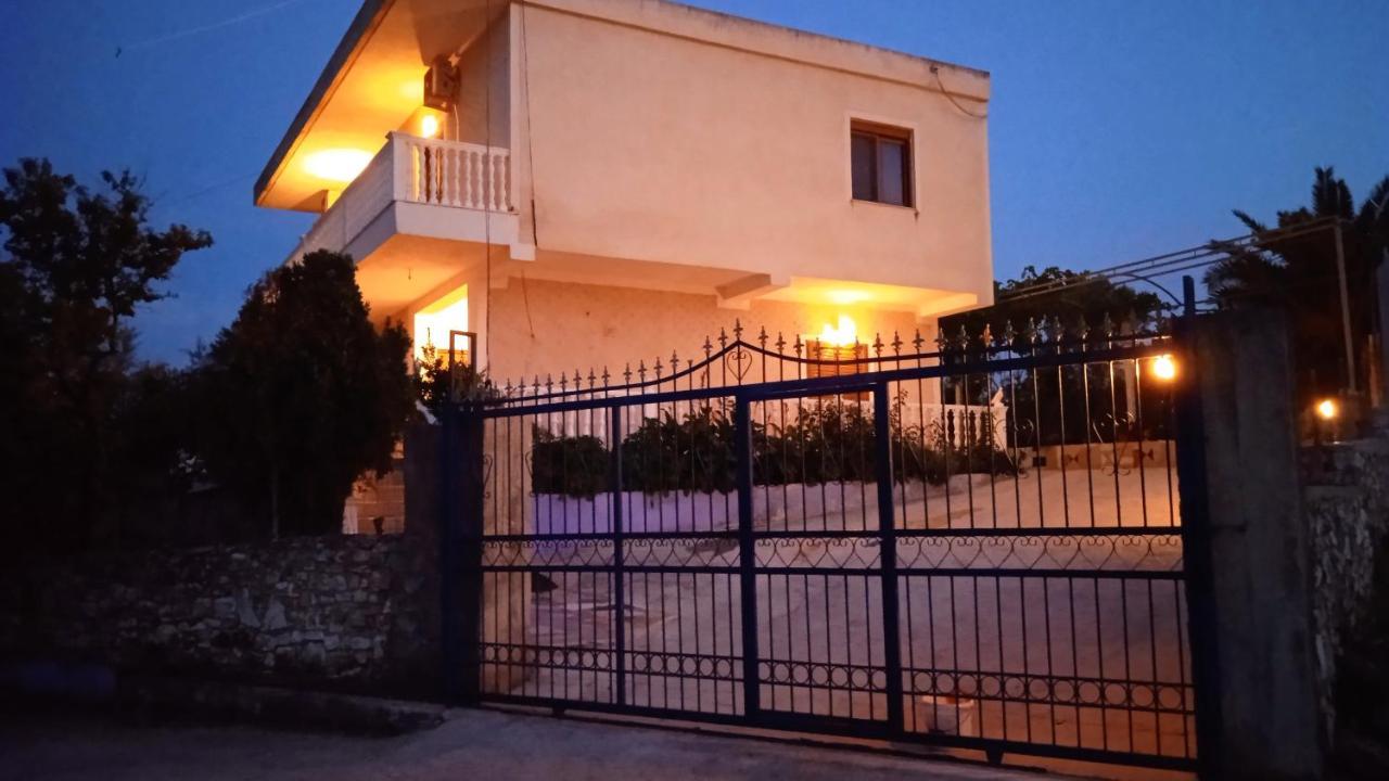 Arsen Apartments Sarandë Eksteriør billede